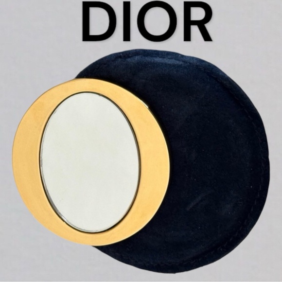 Dior Gold Tone Metal Compact Mirror With Magnetic Closure
Valore Case - Picture 3 of 8